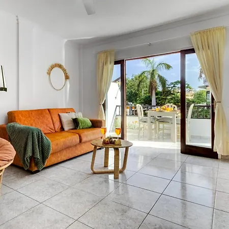 7 Min L Pool L Wifi L Sunbeds L Kid Friendly * アデヘ