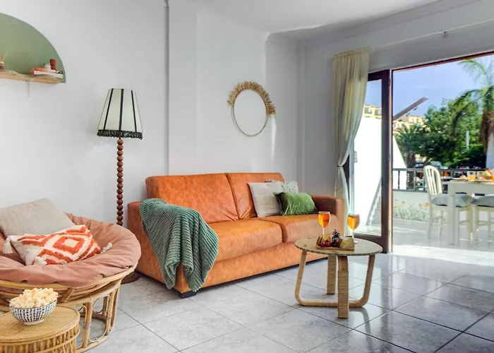 7 Min L Pool L Wifi L Sunbeds L Kid Friendly Apartment