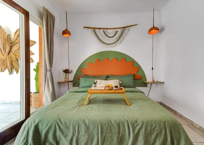 7 Min L Pool L Wifi L Sunbeds L Kid Friendly Apartment