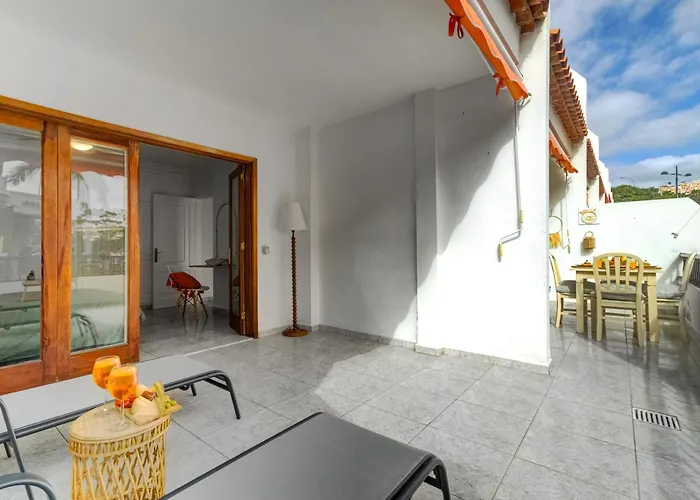 7 Min L Pool L Wifi L Sunbeds L Kid Friendly Apartment *