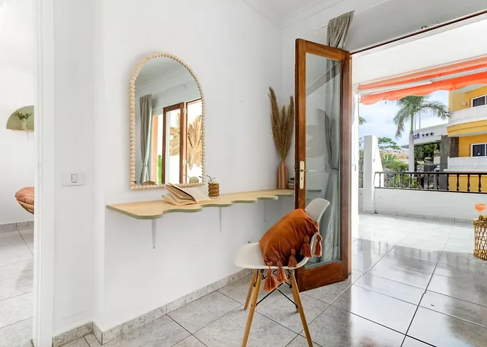 7 Min L Pool L Wifi L Sunbeds L Kid Friendly Apartment *