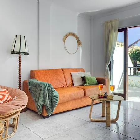 7 Min L Pool L Wifi L Sunbeds L Kid Friendly Апартаменты